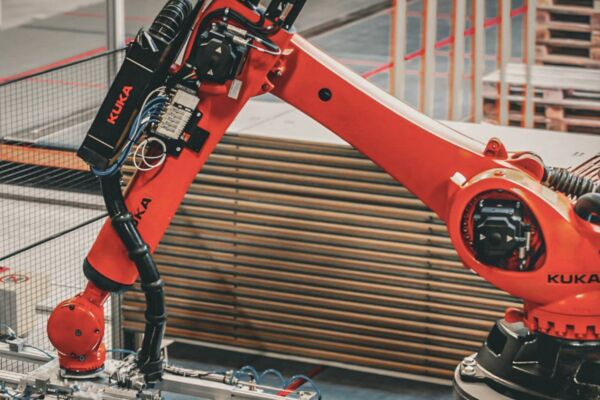 wellpappenproduktion-roboterarm-innovativ-moderne-produktion-tricor